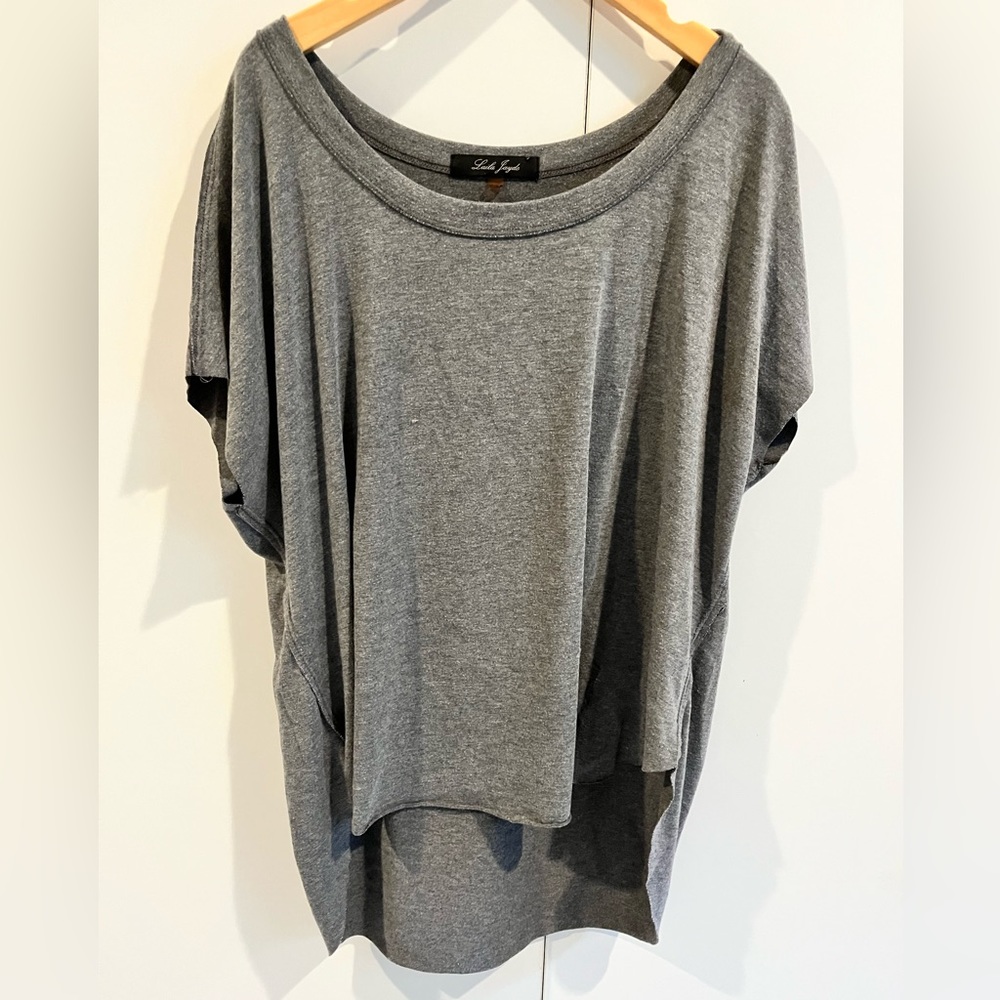 Hi low t shirt, super soft material, size medium